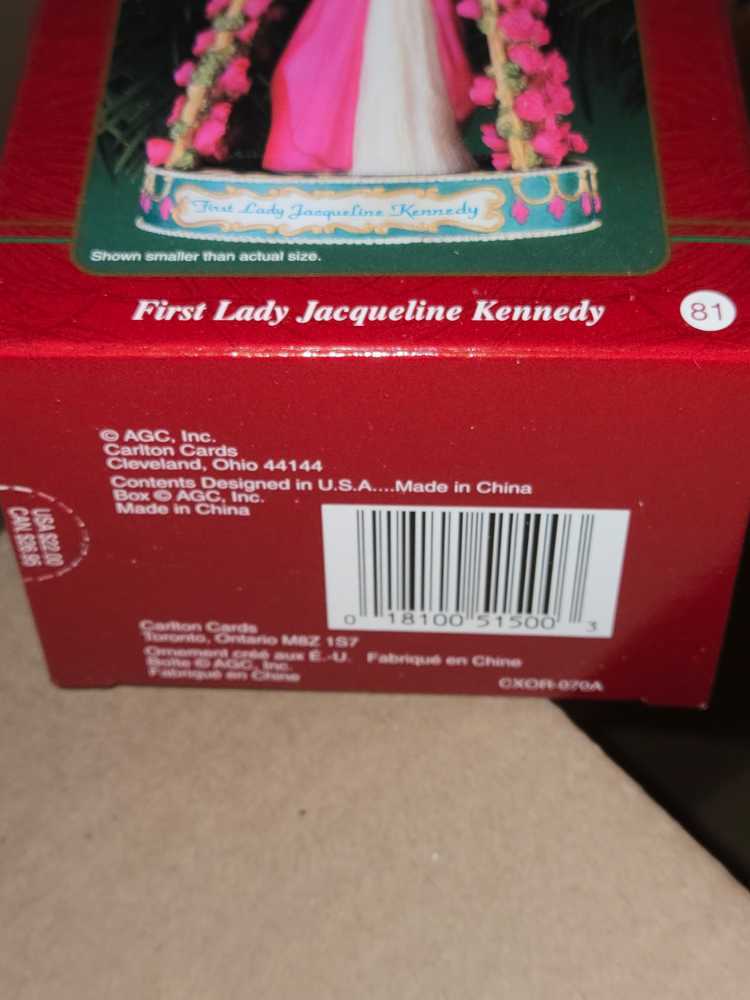 First Lady Jacqueline Kennedy - Kennedys (World Figures) ornament collectible [Barcode 018100515003] - Main Image 3