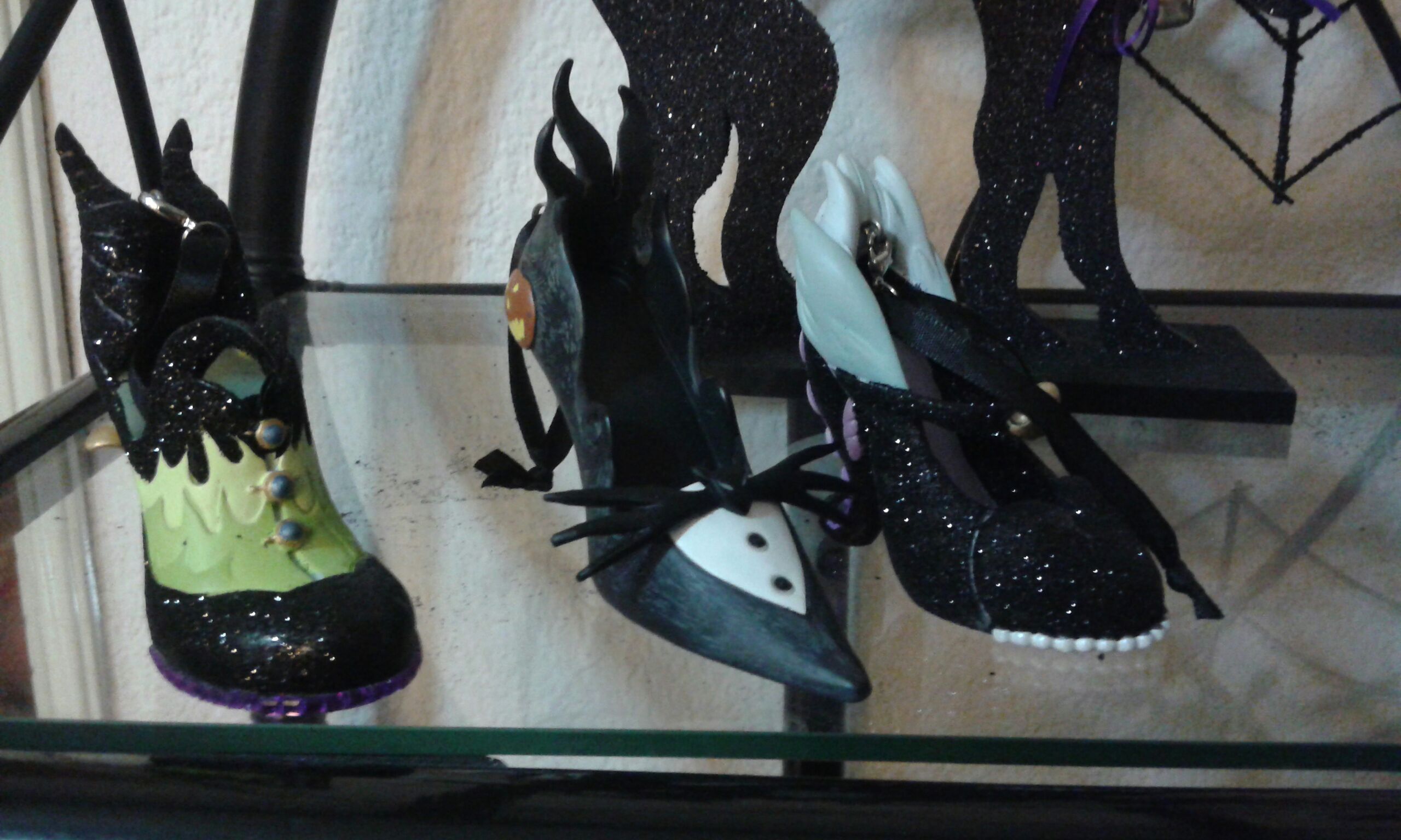 Zapatillas de malvadas - Zapatillas (Halloween) ornament collectible [Barcode 0110023210017] - Main Image 1