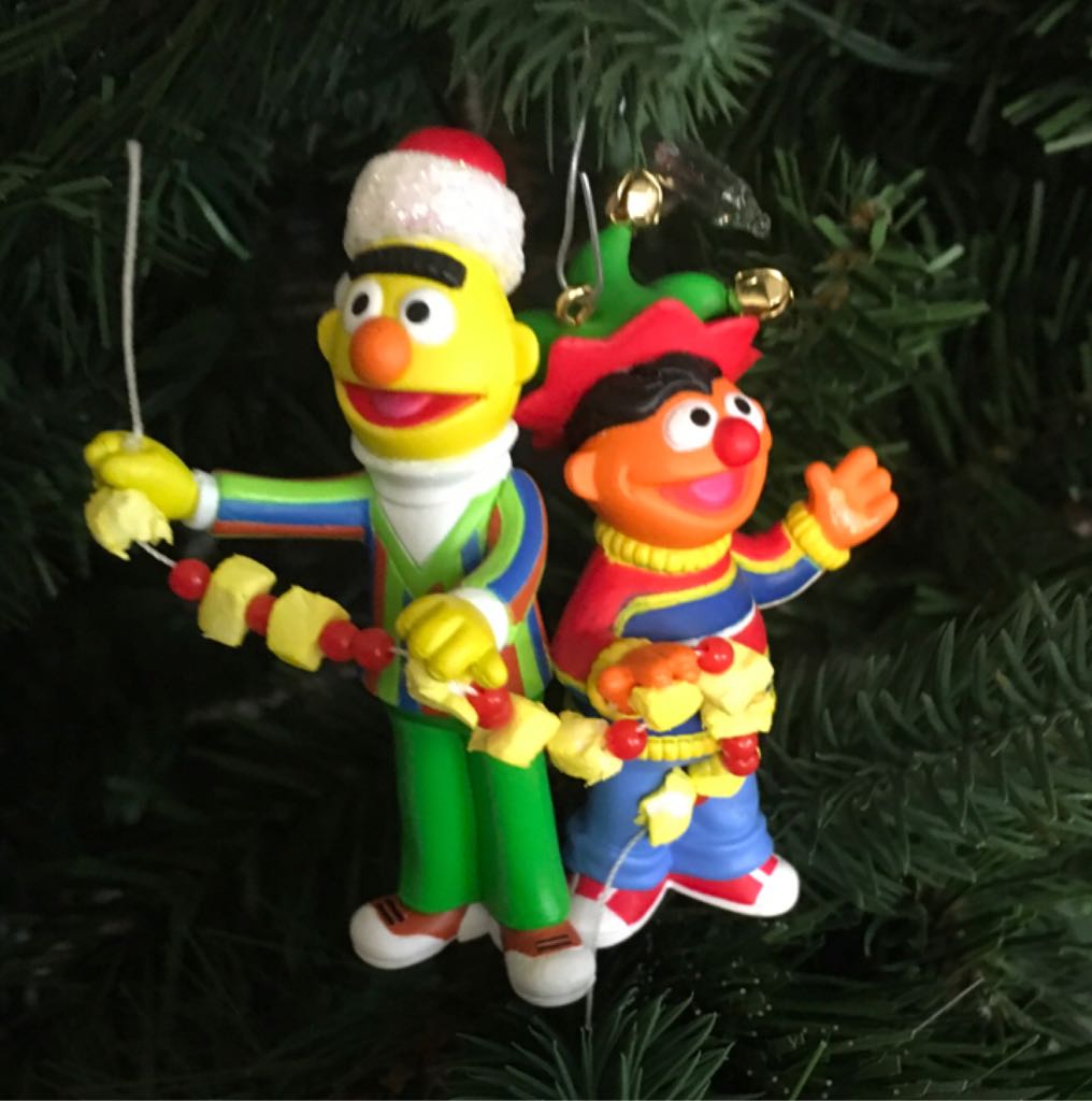 Bert And Ernie’s Christmas Fun - Sesame Street (The Muppets) ornament collectible [Barcode 018100615796] - Main Image 2