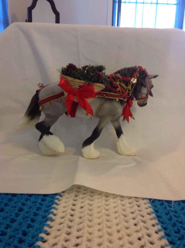 Wintersong - Holiday Horse (Breyer Horse) ornament collectible [Barcode 019756010775] - Main Image 2
