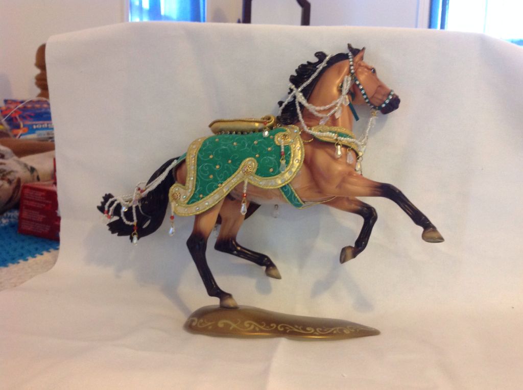 Jewel Holiday Horse - Holiday Horse (Breyer Horse) ornament collectible [Barcode 019756711009] - Main Image 2