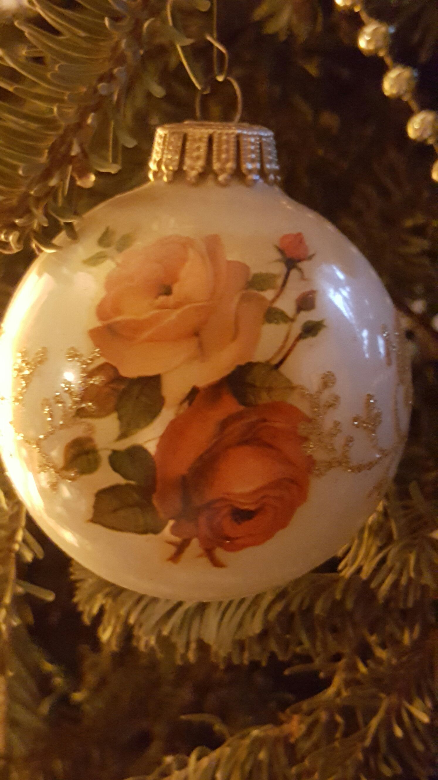 Roses  (Botanical) ornament collectible [Barcode 024762725568] - Main Image 2