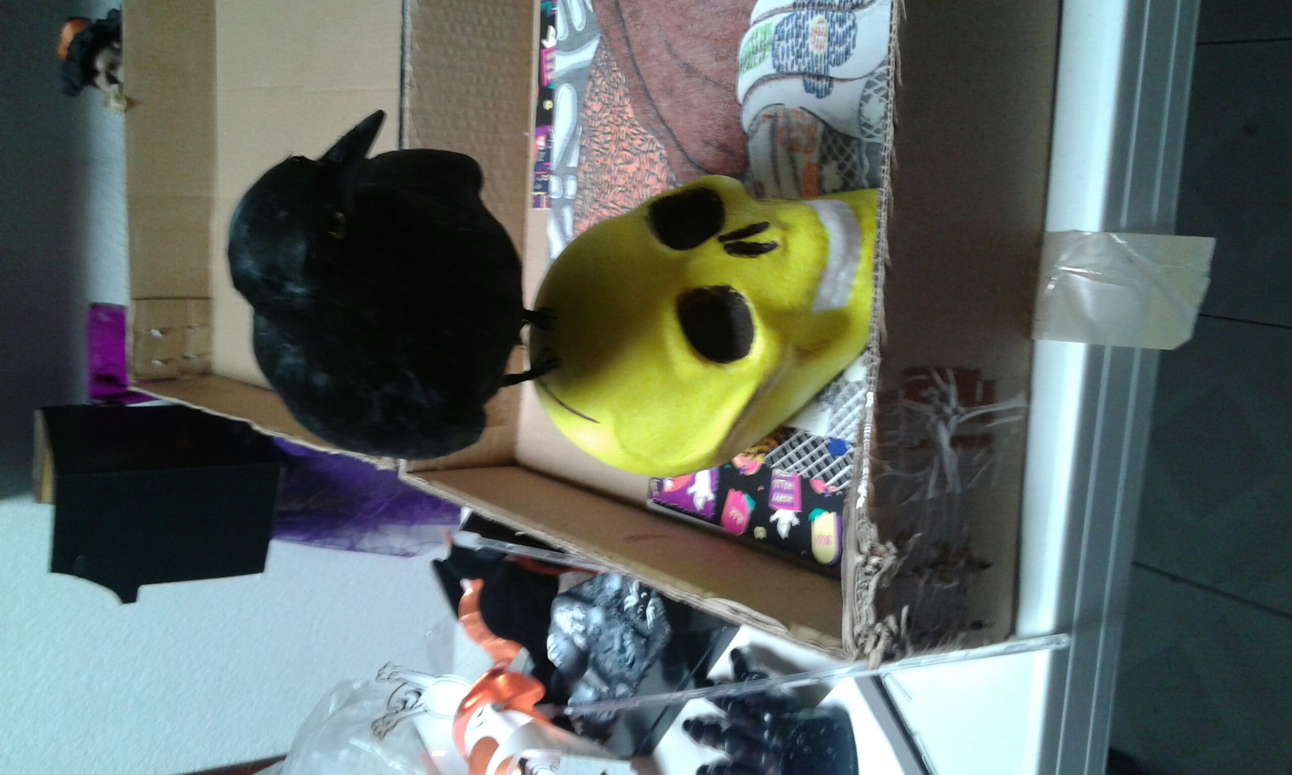 cuervo sobre craneo - cuervos (Halloween) ornament collectible [Barcode 041351913564] - Main Image 2