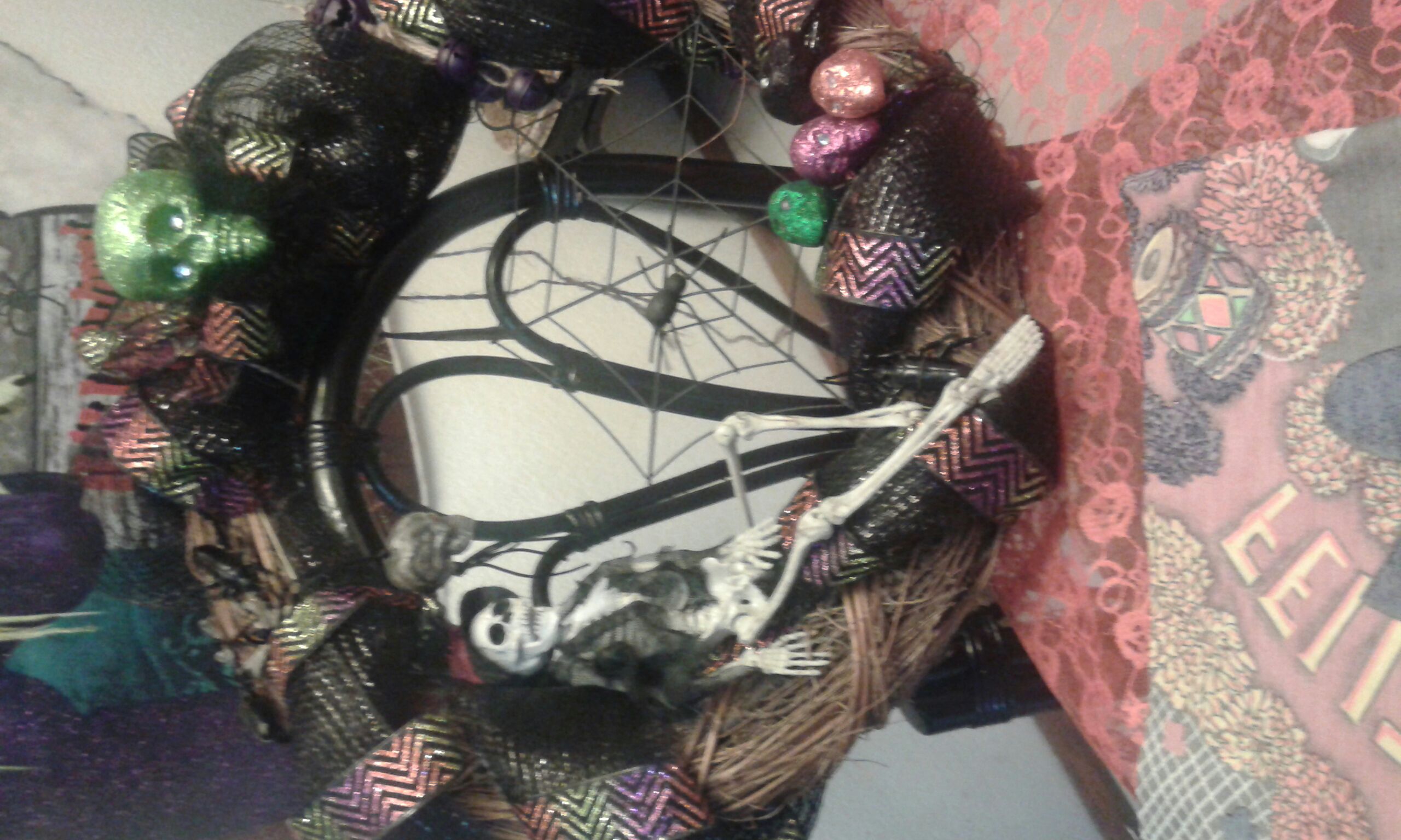 corona de grapevine con calacas - Coronas (Halloween) ornament collectible [Barcode 044278183003] - Main Image 2