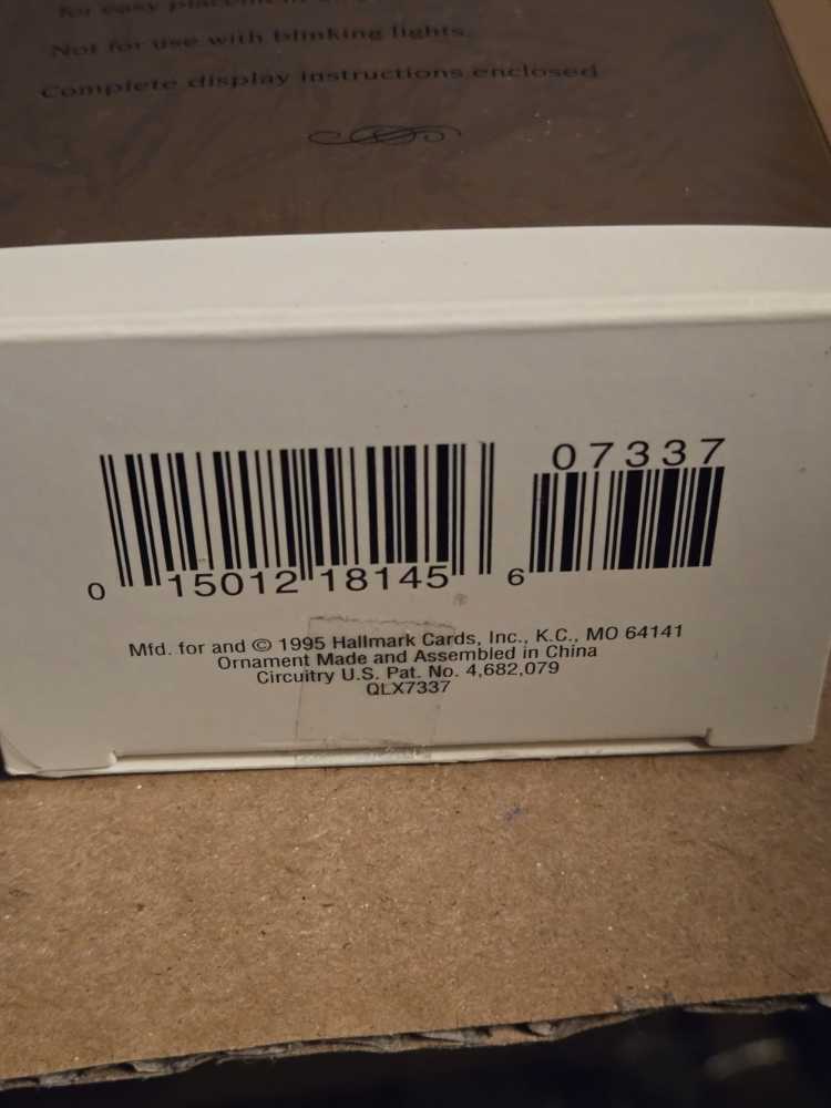 Santa’s Diner - Magic Plug-in (Santa) ornament collectible [Barcode 015012181456] - Main Image 3