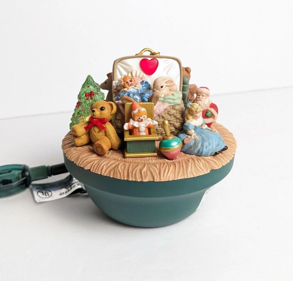 Victorian Toy Box - Magic Plug-in (Toys) ornament collectible [Barcode 015012181586] - Main Image 3