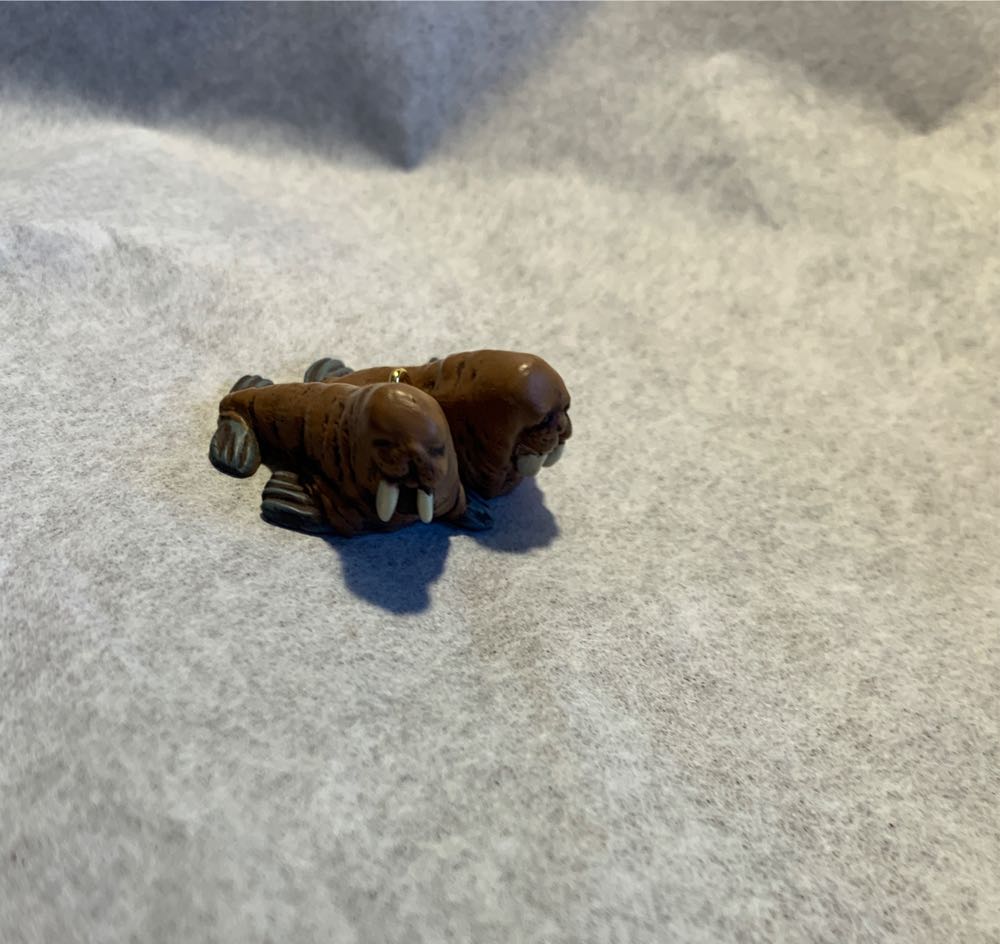 MNA1995 Merry Walruses - Noah’s Ark Miniature (Noah’s Ark) ornament collectible [Barcode 015012213256] - Main Image 3