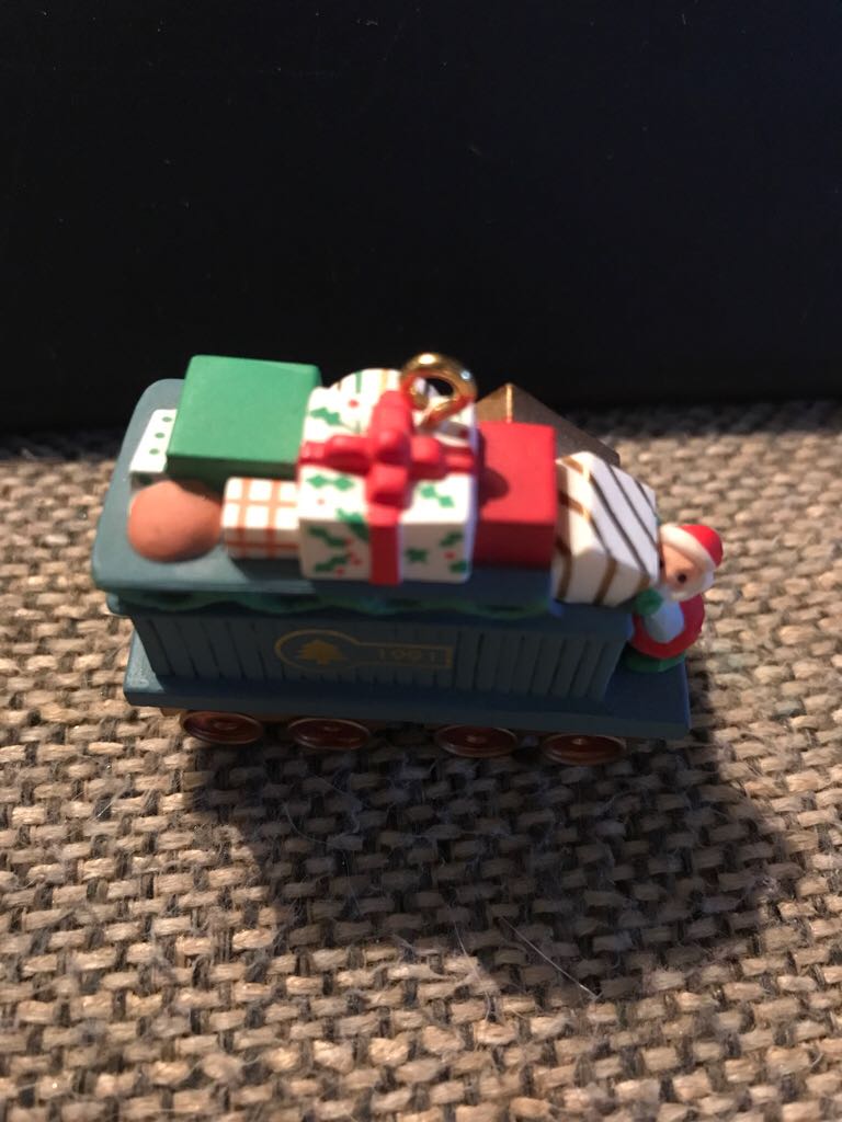 #2 Claus & Co RR Gift Car - Claus & Co. RR Collection (Collector Series) ornament collectible [Barcode 070000061585] - Main Image 2