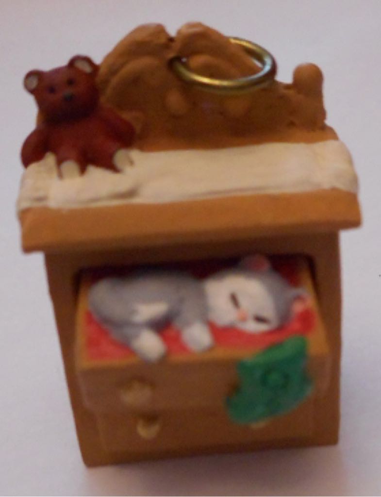 Snug Kitty  (Christmas Ornament) ornament collectible [Barcode 070000064401] - Main Image 2