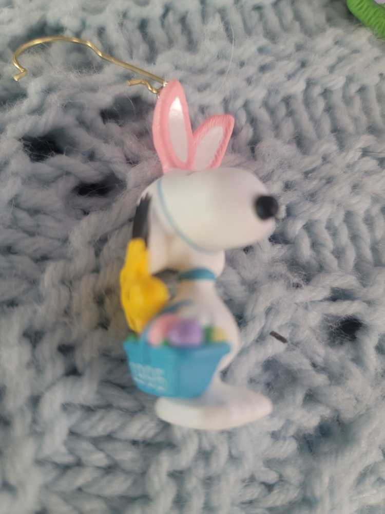 Peanuts Easter Beagle - Peanuts Easter (Easter) ornament collectible [Barcode 015012246322] - Main Image 3