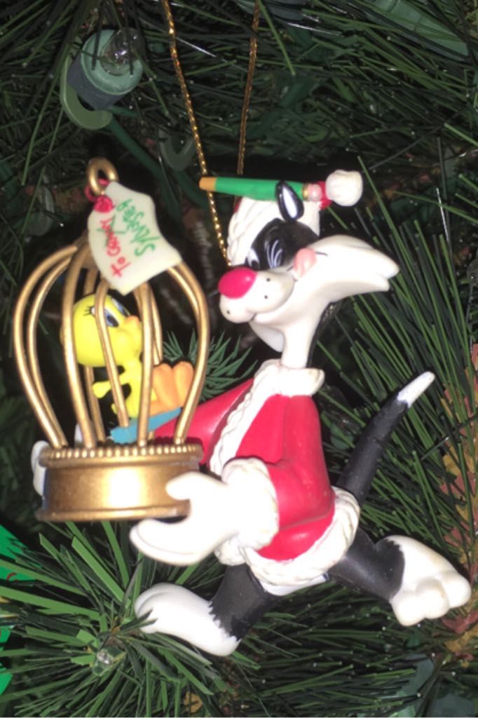Sylvester And Tweety Bird - Looney Tunes ornament collectible [Barcode 097013717520] - Main Image 2
