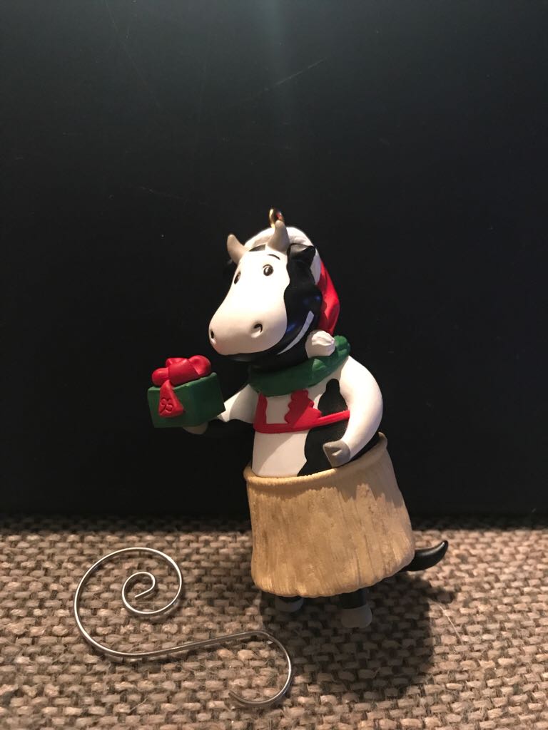 Cows of Bali - Cow (International) ornament collectible [Barcode 015012262711] - Main Image 2