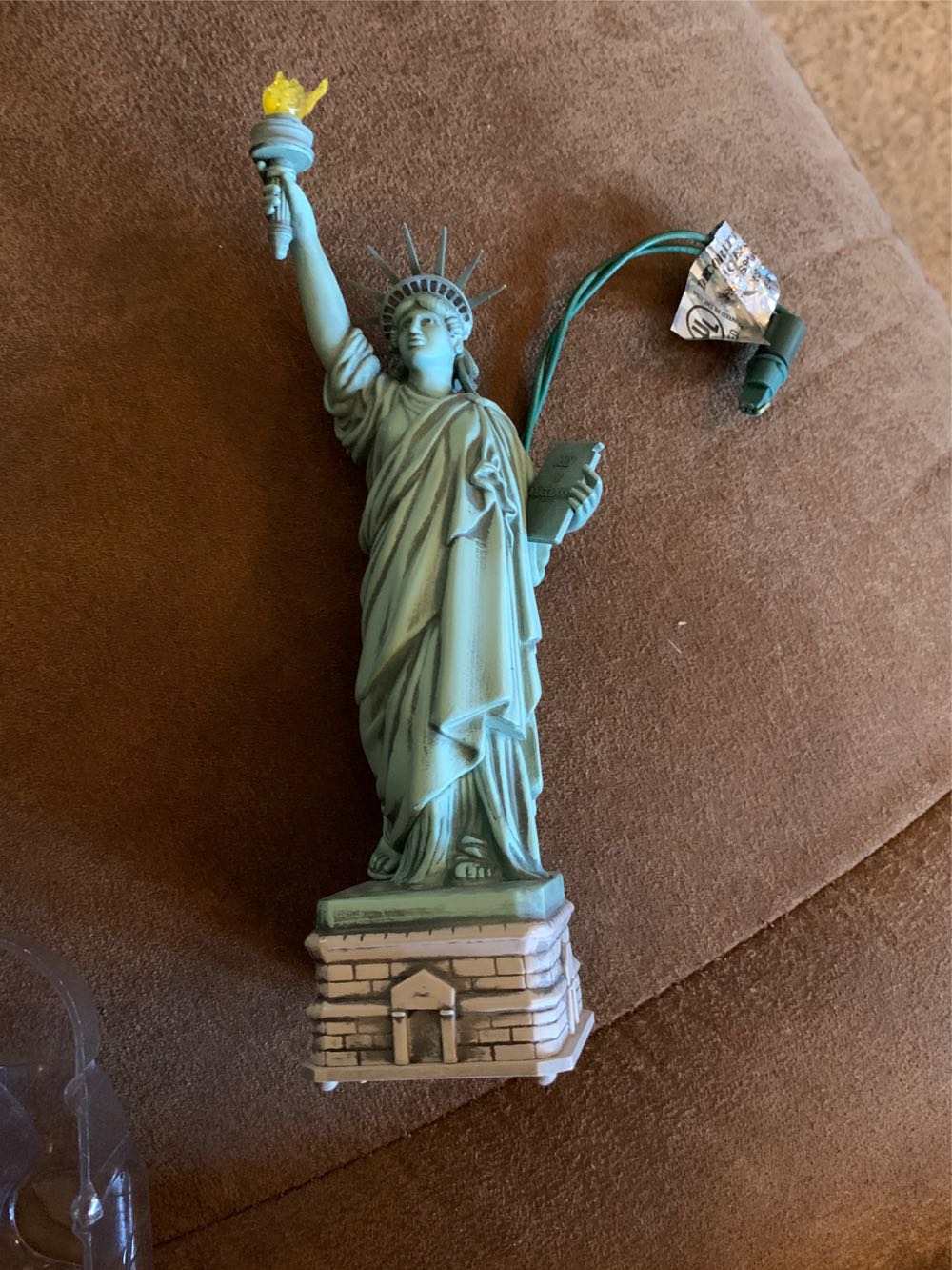 The Statue Of Liberty - The Statue of Liberty (Landmark, Patriotic, Legacy Cord) ornament collectible [Barcode 015012280029] - Main Image 3