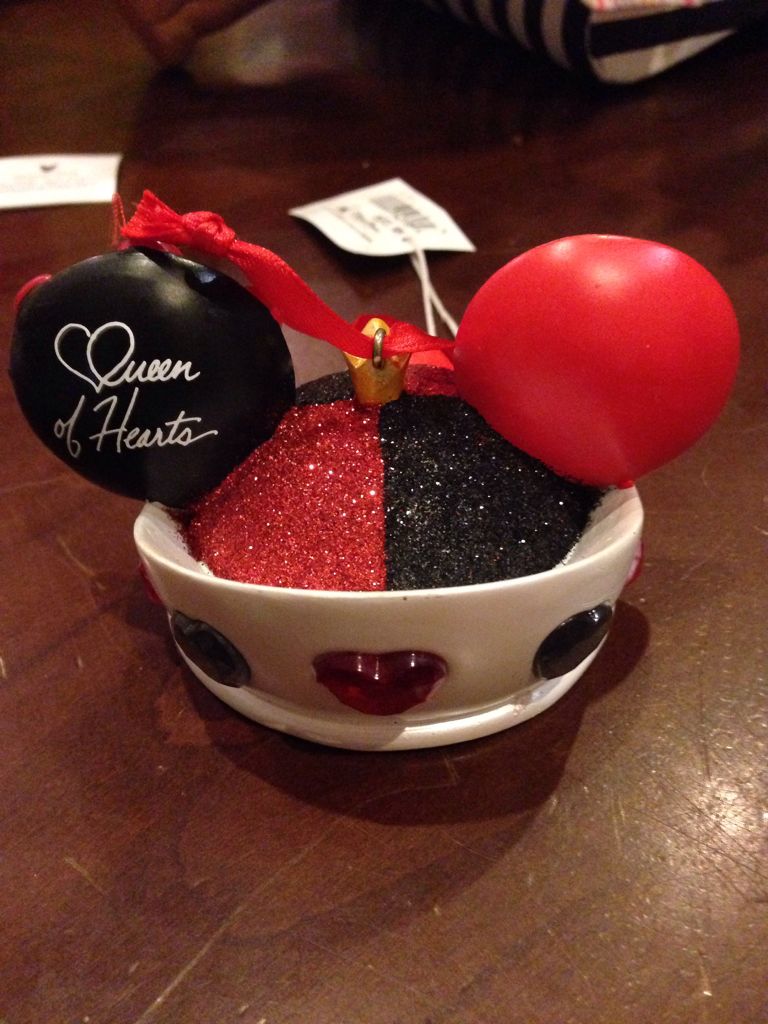 Queen Of Hearts Ear Hat Ornament Disney - Disney Ear Hat ornament collectible [Barcode 400006543189] - Main Image 2