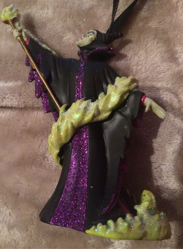 Miniature Snowtop Lodge Skylar A. Woolscarf