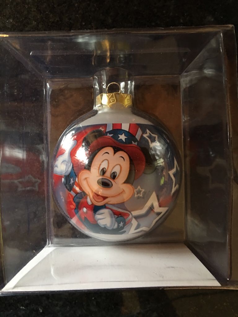 KISS - Gene Simmons (Boot, Tongue, Cape)