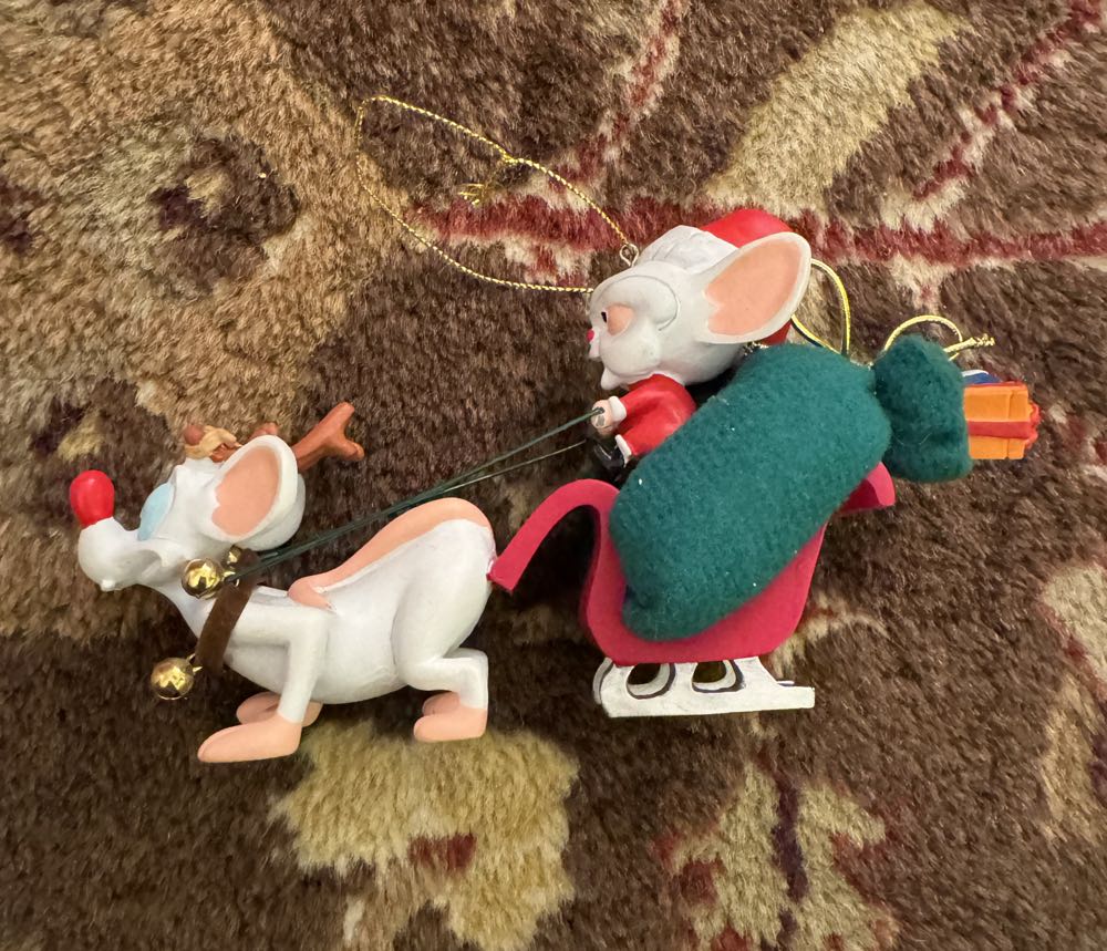 Pinky and the Brain sleigh - Pinky And The Brain (Pinky And The Brain) ornament collectible [Barcode 447010157001] - Main Image 3