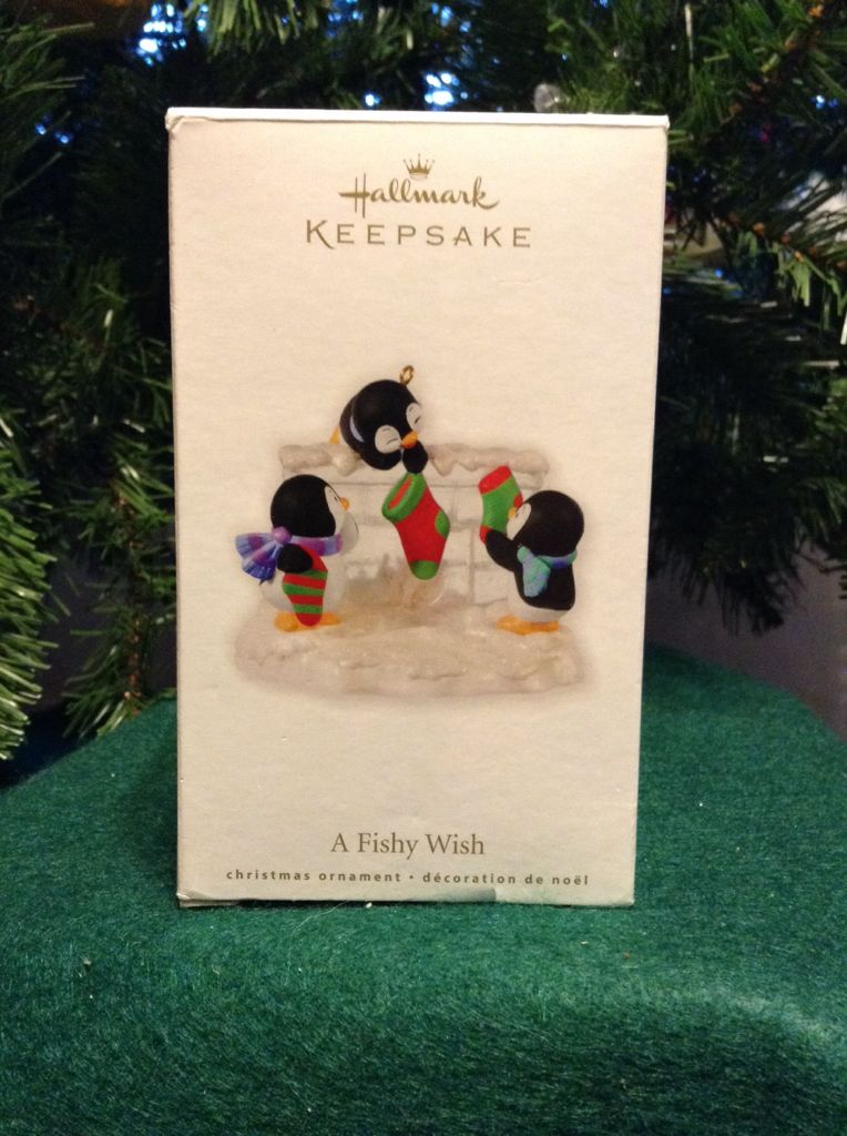 A Fishy Wish  (Penguins) ornament collectible [Barcode 5114111145415] - Main Image 2
