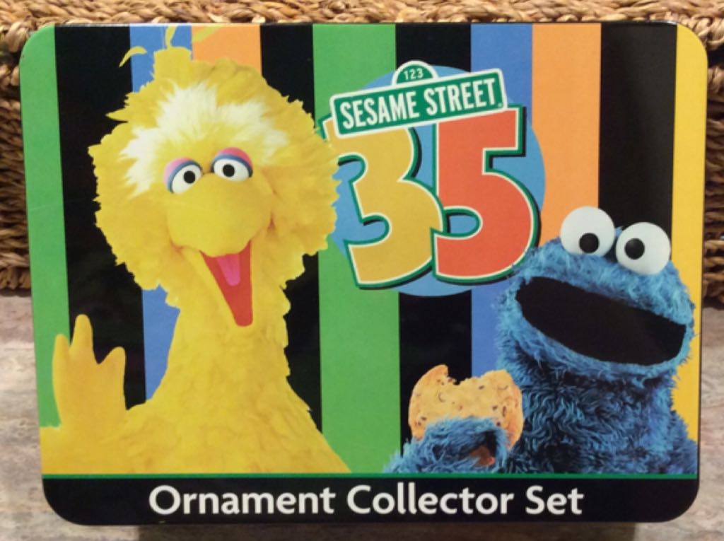 Sesame Street: Sesame Street 35 Collector Set Tin - Sesame Street (Sesame Street) ornament collectible [Barcode 661526171935] - Main Image 2