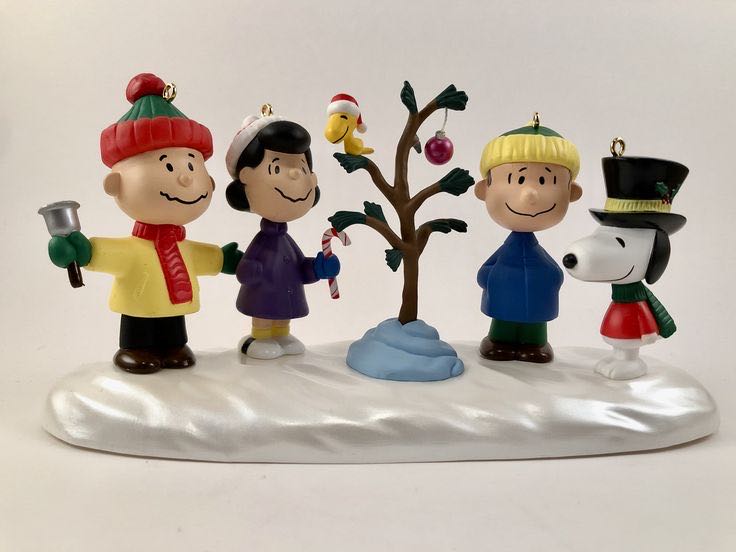 Charlie Brown Christmas - Snow Scene - Peanuts A Charlie Brown Christmas (Peanuts) ornament collectible [Barcode 015012322330] - Main Image 4