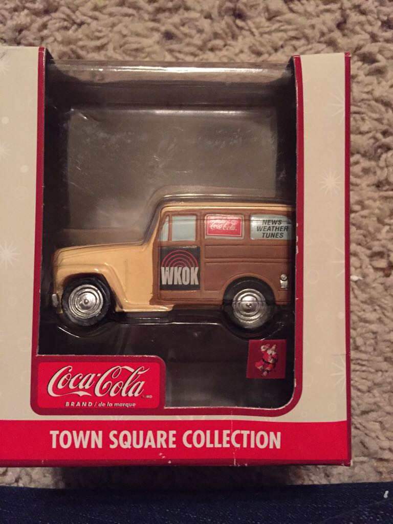 Isotoner Black mittens with White lining