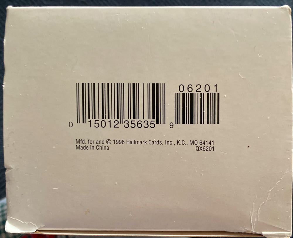 Holiday Haul - Keepsake Series (Automobiles) ornament collectible [Barcode 015012356359] - Main Image 4