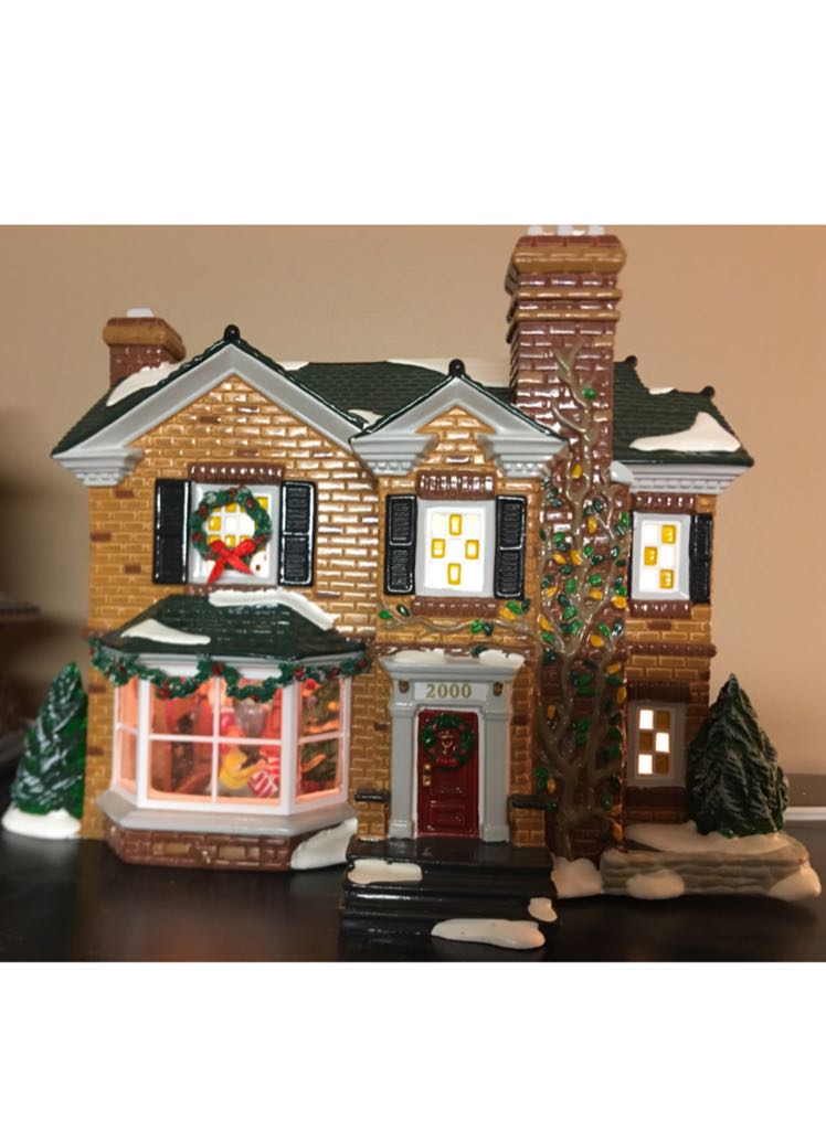 2000 Holly Lane - Original Snow Village (The Original Snow Village) ornament collectible [Barcode 734409130555] - Main Image 2