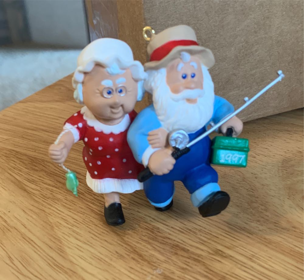 The Clauses On Vacation #1 - The Clauses On Vacation (Collector’s Series) ornament collectible [Barcode 015012372496] - Main Image 3