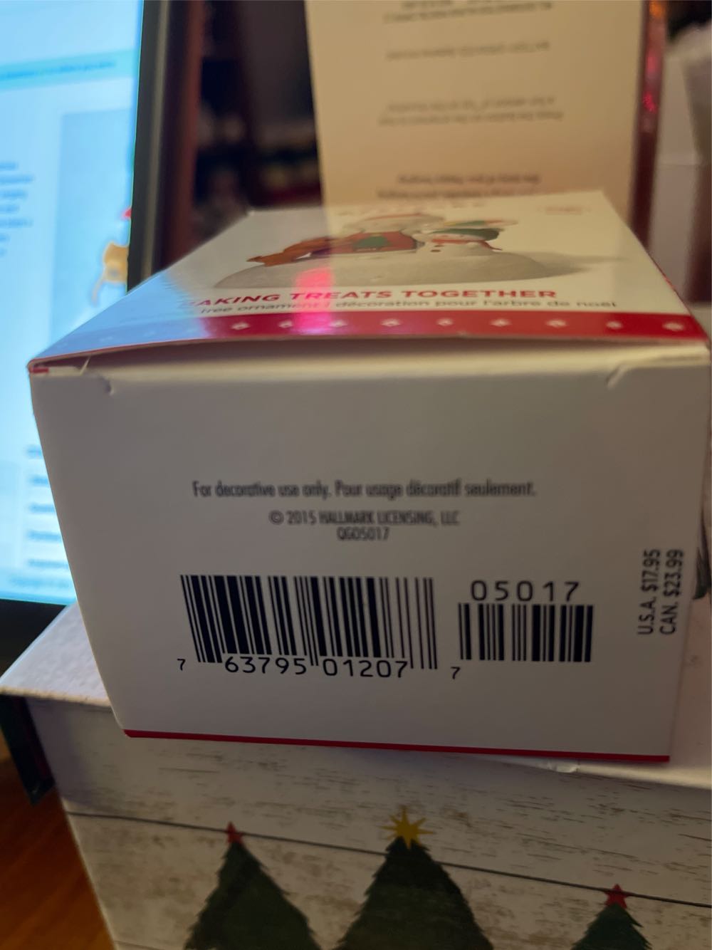 Baking Treats Together - Snowman Musical (Snowman Family) ornament collectible [Barcode 763795012077] - Main Image 3