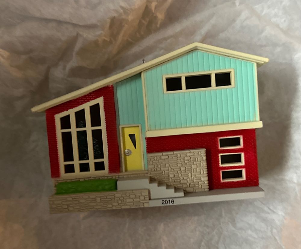 NH#33 - Split-Level Dream Home - Nostalgic Houses & Shops (Nostalgic Houses And Shops) ornament collectible [Barcode 763795031900] - Main Image 3