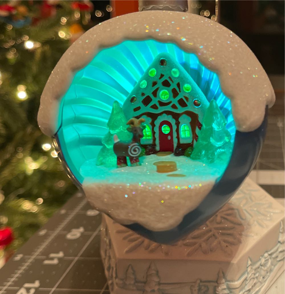A Sweet Surprise - Gingerbread House (Gingerbread House) ornament collectible [Barcode 763795070619] - Main Image 4