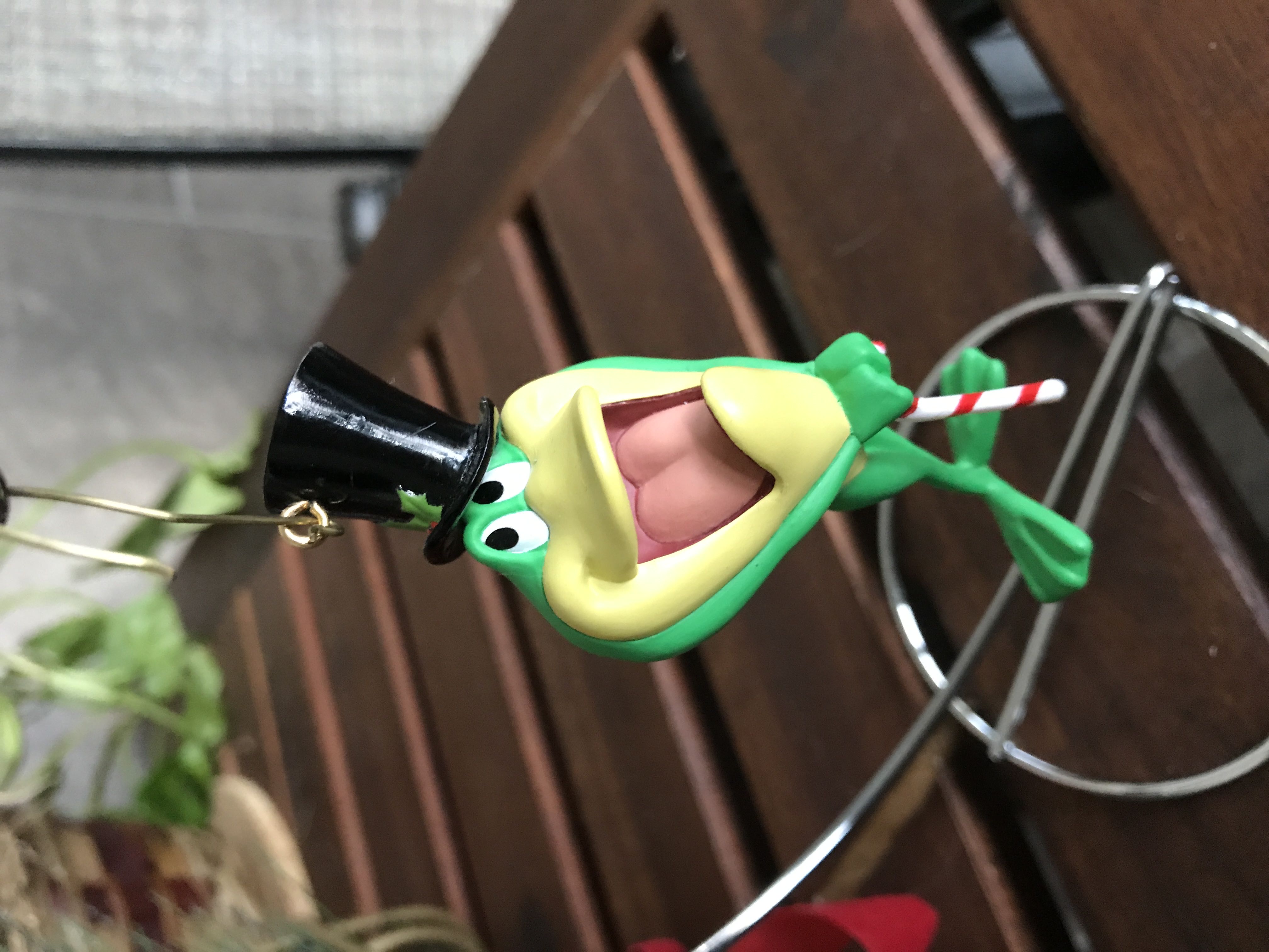 Michigan J. Frog - Looney Tunes (Cartoons) ornament collectible [Barcode 015012372984] - Main Image 2