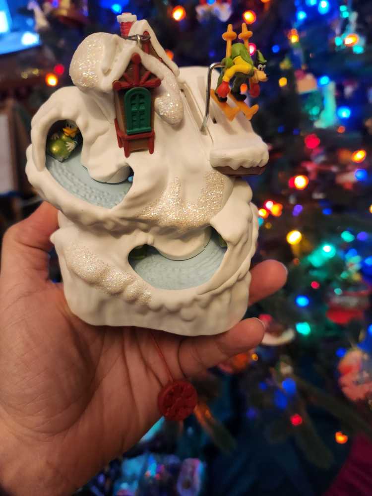 The Art Of Skiing - Disney (Goofy) ornament collectible [Barcode 763795093267] - Main Image 4