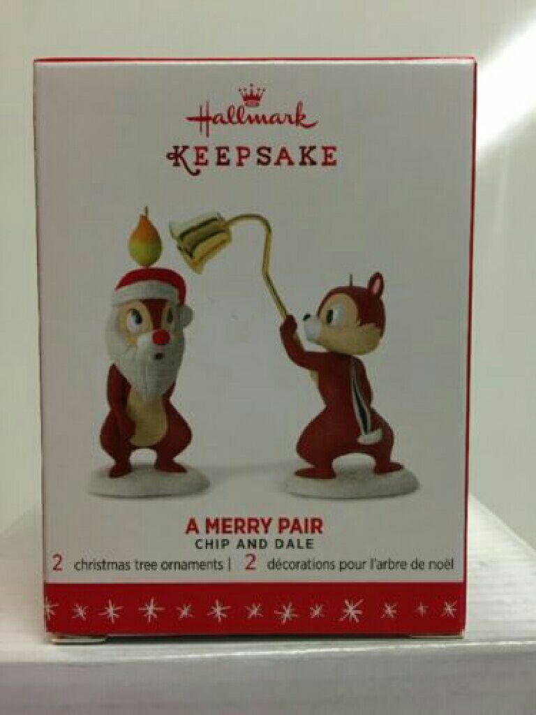 A Merry Pair - Chip N’ Dale (Disney) ornament collectible [Barcode 763795133420] - Main Image 2