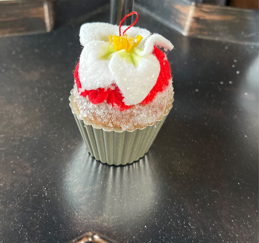 CC#8 Candied Christmas Rose - Christmas Cupcakes (Cupcakes) ornament collectible [Barcode 763795139705] - Main Image 4