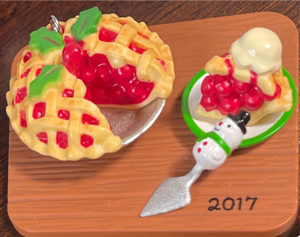 Season’s Treatings #9 (2017) - Season’s Treatings Series (Baking) ornament collectible [Barcode 763795143061] - Main Image 3