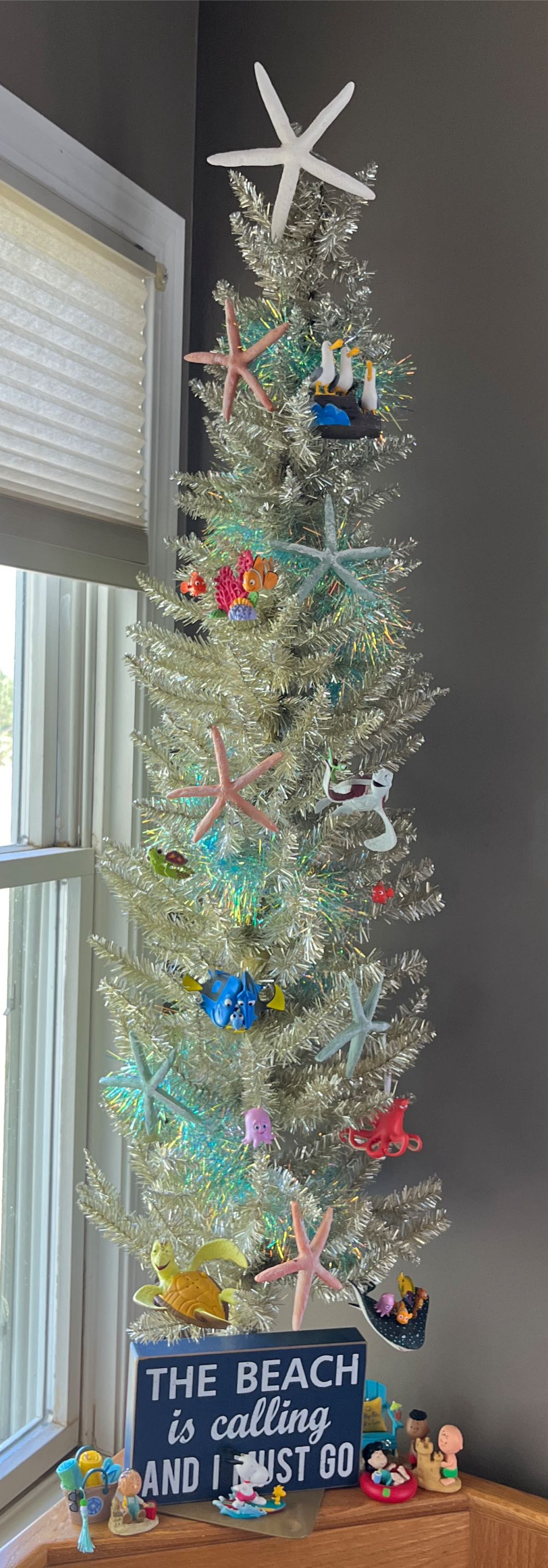 Hallmark Keepsake. Summer. Disney Pixar Finding Nemo. Redbox. Finding Dory-Octopus. - Disney Pixar Finding Dory (Redbox: Octopus) ornament collectible [Barcode 763795157198] - Main Image 4