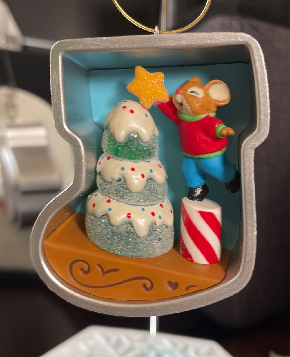 Cookie Cutter Christmas 2017 - Cookie Cutter Christmas Series (Cookie Cutter Christmas) ornament collectible [Barcode 763795166343] - Main Image 4