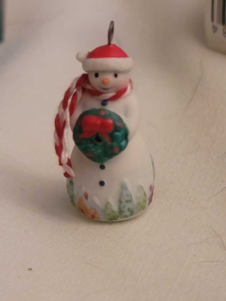 Benny M. Merrymaker - Snowtop Lodge (miniature) (Snowman) ornament collectible [Barcode 763795219339] - Main Image 3