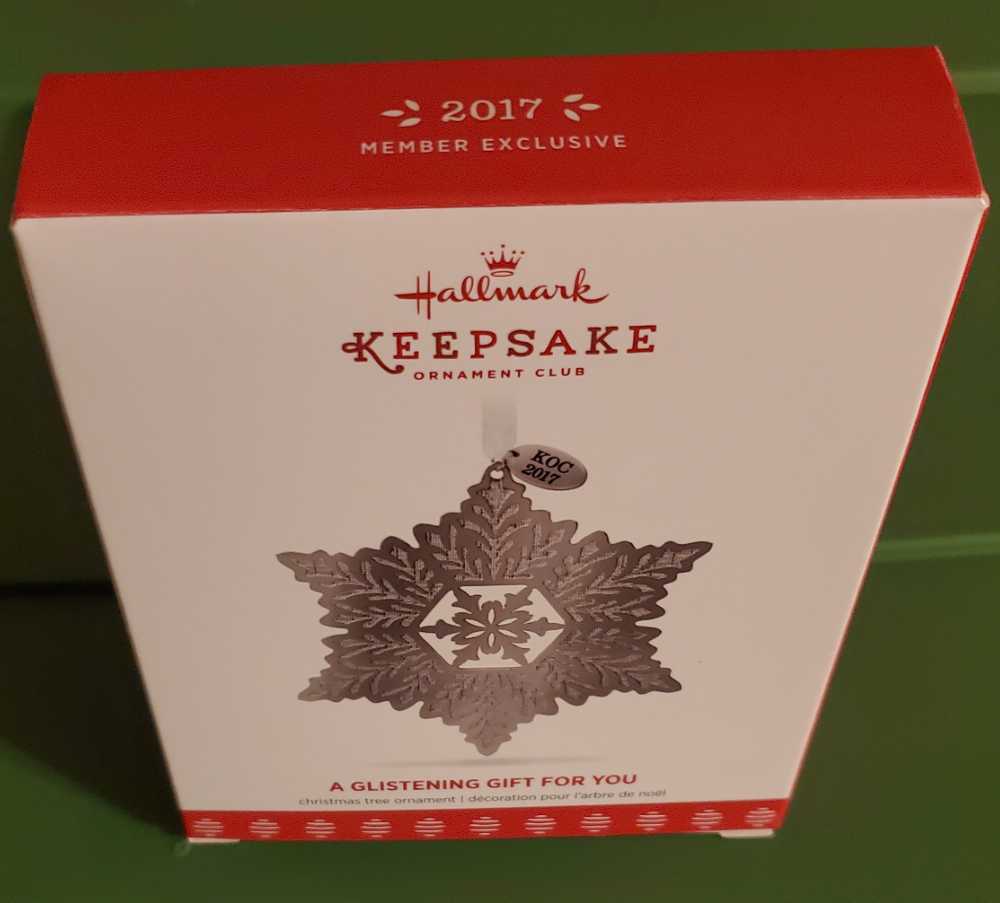 A Glistening Gift For You - Snowflake (Miscellaneous) ornament collectible [Barcode 763795219407] - Main Image 3