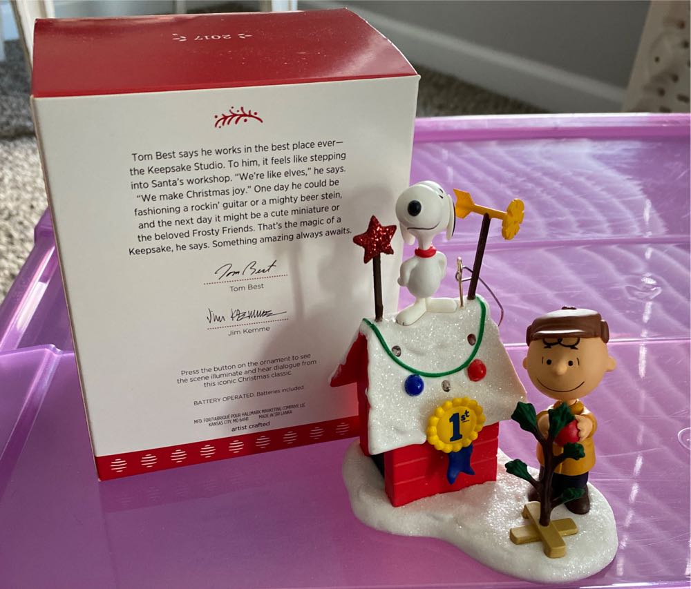 Snoopy Decked Out Doghouse - Snoopy (Peanuts) ornament collectible [Barcode 763795223374] - Main Image 4