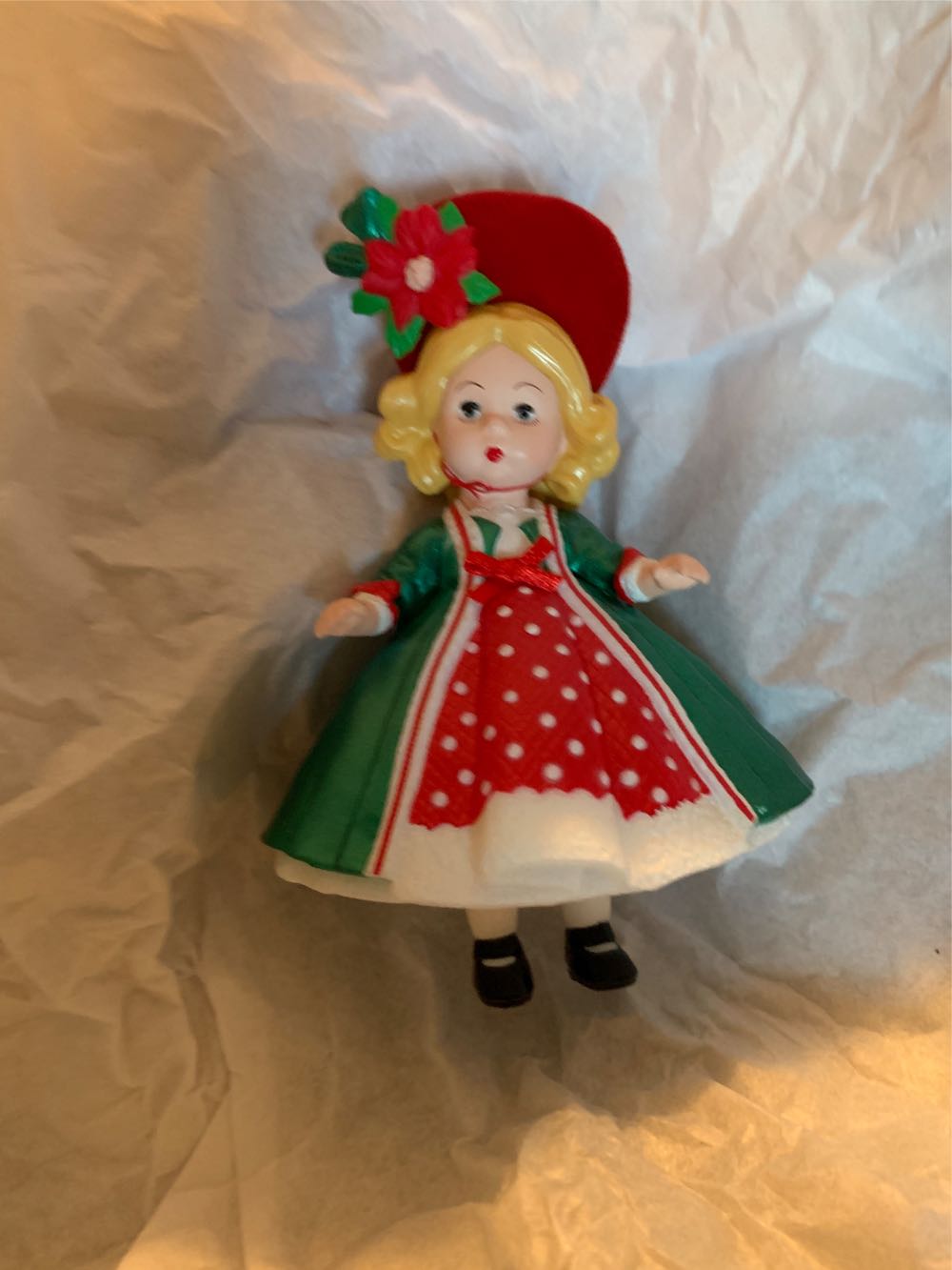 MA#22 Victorian Yuletide - Madame Alexander (Madame Alexander) ornament collectible [Barcode 763795248049] - Main Image 3