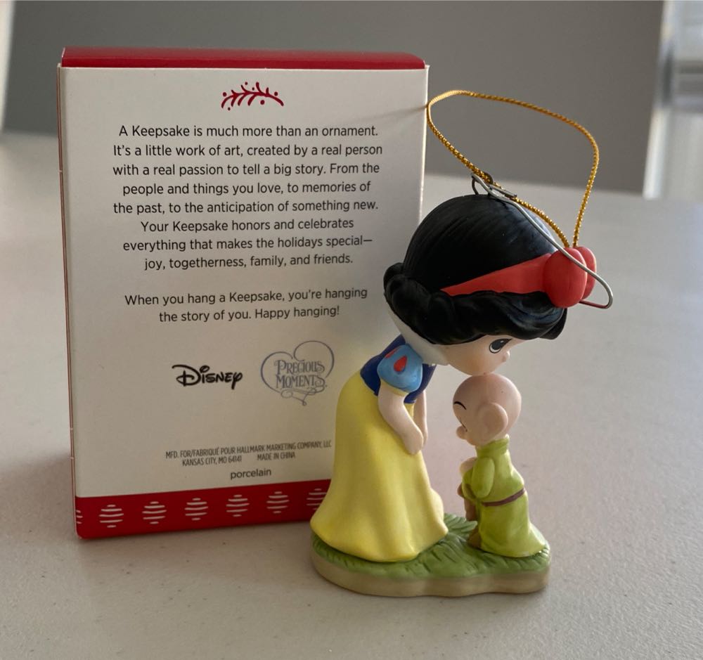 Snow White And Dopey - Snow White And The Seven Dwarfs (Disney) ornament collectible [Barcode 763795258727] - Main Image 4