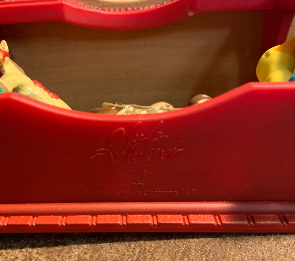 Santa’s Workbench - Keepsake Ornament Club (KOC Member Exclusive) ornament collectible [Barcode 763795267965] - Main Image 4