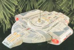 Star Trek:  U.S.S. Defiant - Star Trek: Deep Space Nine (Star Trek) ornament collectible [Barcode 015012393576] - Main Image 2