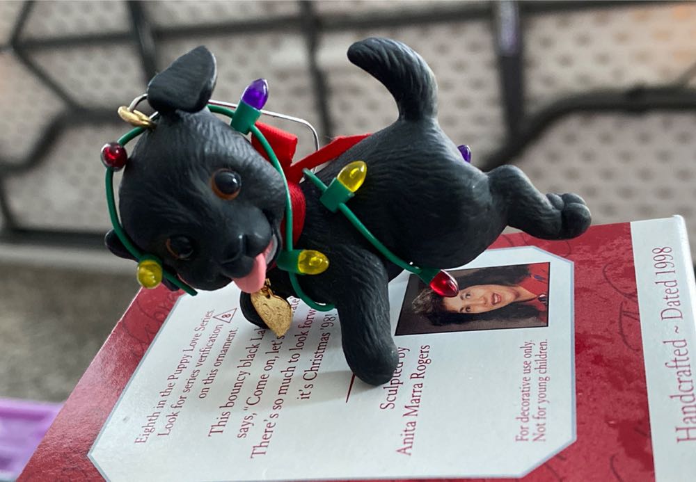 Puppy Love #8 - Black Lab - Puppy Love (Dog, Lights) ornament collectible [Barcode 015012408171] - Main Image 4
