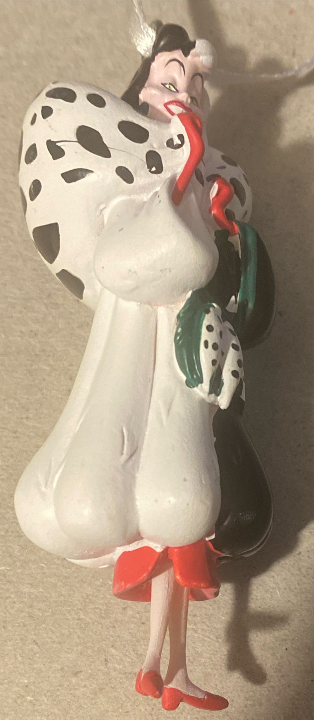 Disney: Cruella De Vil - 101 Dalmatians (Disney) ornament collectible [Barcode 763795324590] - Main Image 4