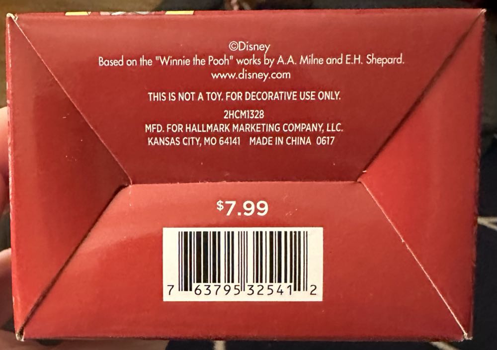 Pooh  (Winnie the Pooh) ornament collectible [Barcode 763795325412] - Main Image 3