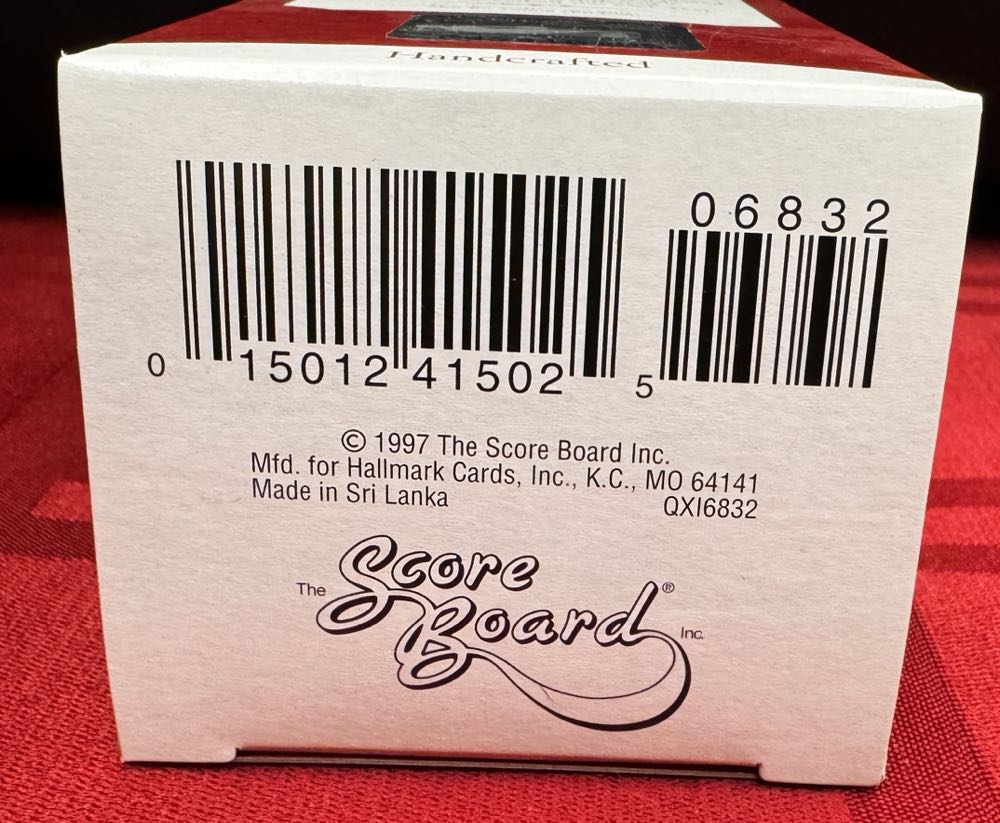 Hoop Stars - 3rd - Magic Johnson - 1997 - Hoop Stars (NBA) ornament collectible [Barcode 015012415025] - Main Image 3