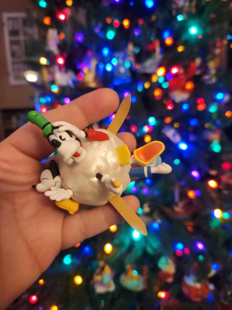 Goofy’s Ski Adventure - Disney Mickey And Goofy (Disney Mickey Mouse & Co.) ornament collectible [Barcode 015012415452] - Main Image 4